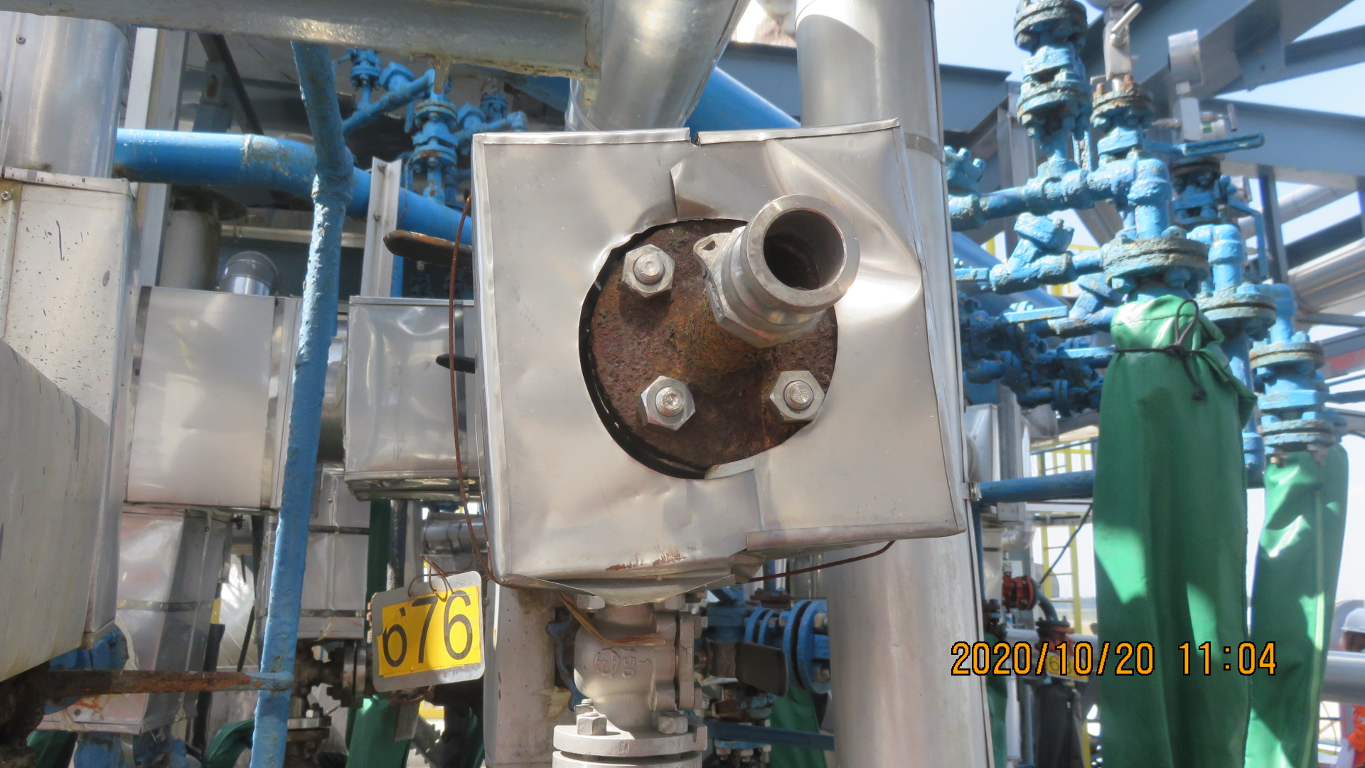 1626317256927.jpg 100單元爐區(qū)頂層兩管路端口,一個開口,一個封堵,需核實.jpg