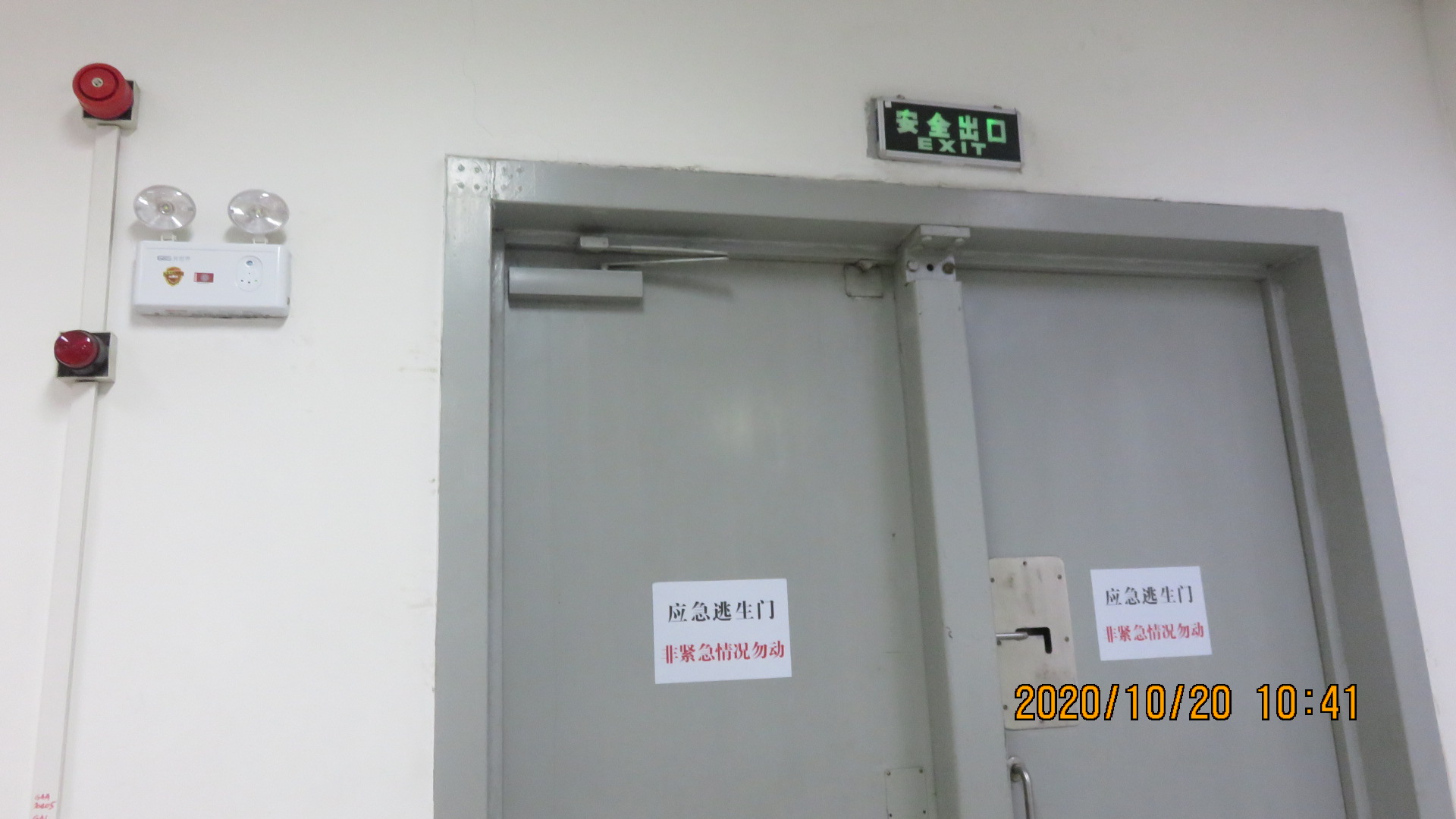 1626317305172.jpg SAR機(jī)柜間有一應(yīng)急照明燈不亮.jpg